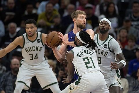 NBA 2023-24: Sacramento Kings vs Milwaukee Bucks