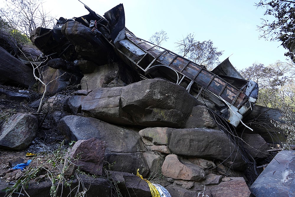 | Photo: AP/Themba Hadebe : South Africa Bus Crash