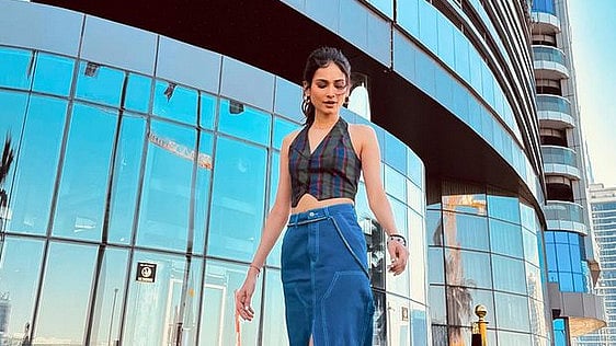 Aneri Vajani Amps Up Holi Spirit With Big B's Track 'Rang Barse Bheege Chunar Wali'