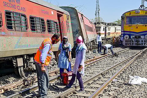 Coaches of Sabarmati-Agra superfast train derail
