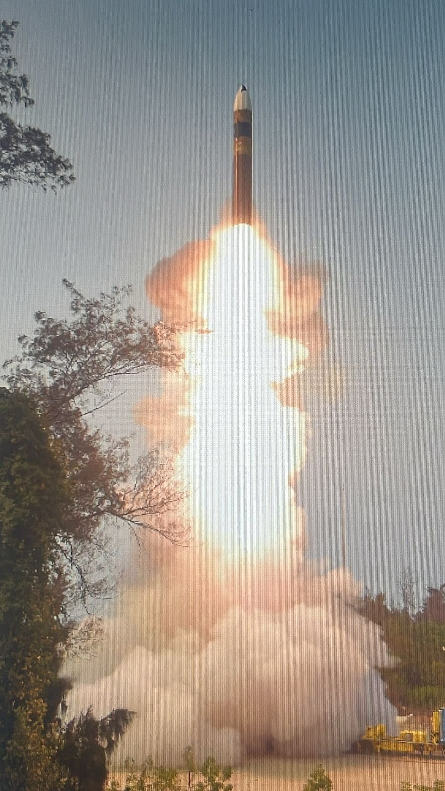 X/@DRDO_India : Agni-5 missile with Multiple Independently Targetable Re-Entry Vehicle ( MIRV) technology
