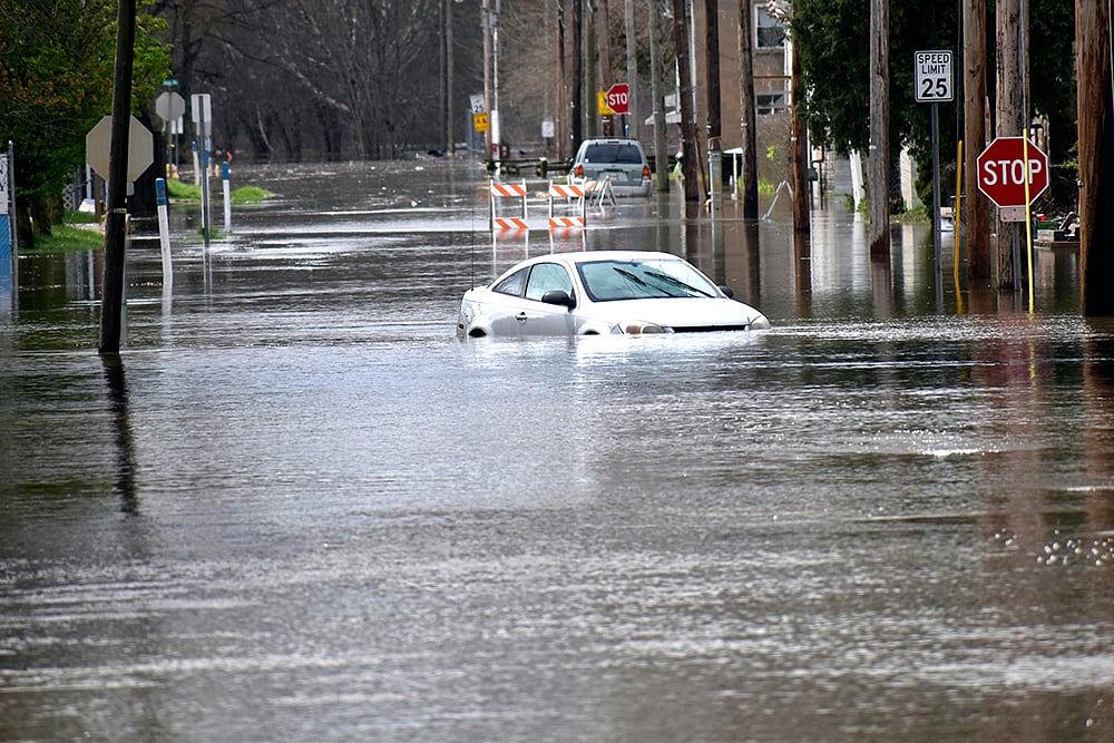 | Photo: Eric Ayres/The Intelligencer via AP : Severe Weather West Virginia