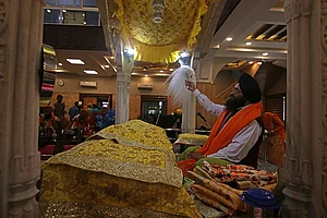 Faisal Khan/NurPhoto via Getty Images : A granthi prays inside the Gurudwara on the occasion of Baisakhi festival in Srinagar,Kashmir on April 14, 2022
