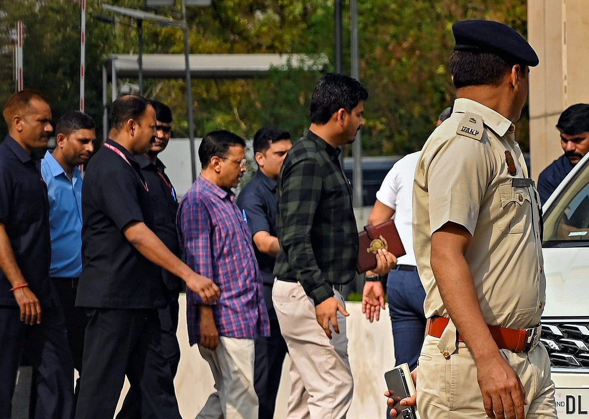 Delhi Chief Minister and AAP Convenor Arvind Kejriwal leaves from the Rouse Avenue Court in the excise policy-linked money laundering case, in New Delhi, Thursday, March 28, 2024.  - PTI/File