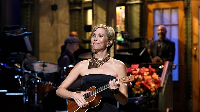 Kristen Wiig Joins SNL's Five-Timers Club In Star-Studded Episode 