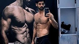 Instagram : Karan Wahi 