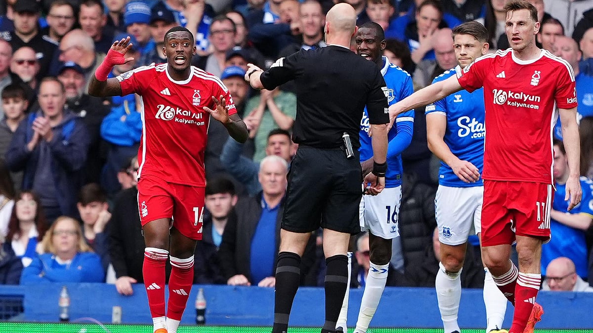Peter Byrne/PA : Callum Hudson-Odoi, left, appeals for a penalty for Forest against Everton.