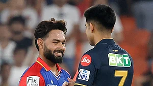 (AP Photo/Pravin Indrekar)
: Delhi Capitals' captain Rishabh Pant, left, shakes hands with Gujarat Titans' captain Shubman Gill after Delhi Capitals won the Indian Premier League cricket match against Gujarat Titans in Ahmedabad, India, Wednesday, April 17, 2024.