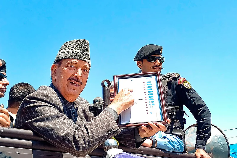 Ghulam Nabi Azad at road show