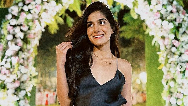 Instagram : Tanvi Malhara