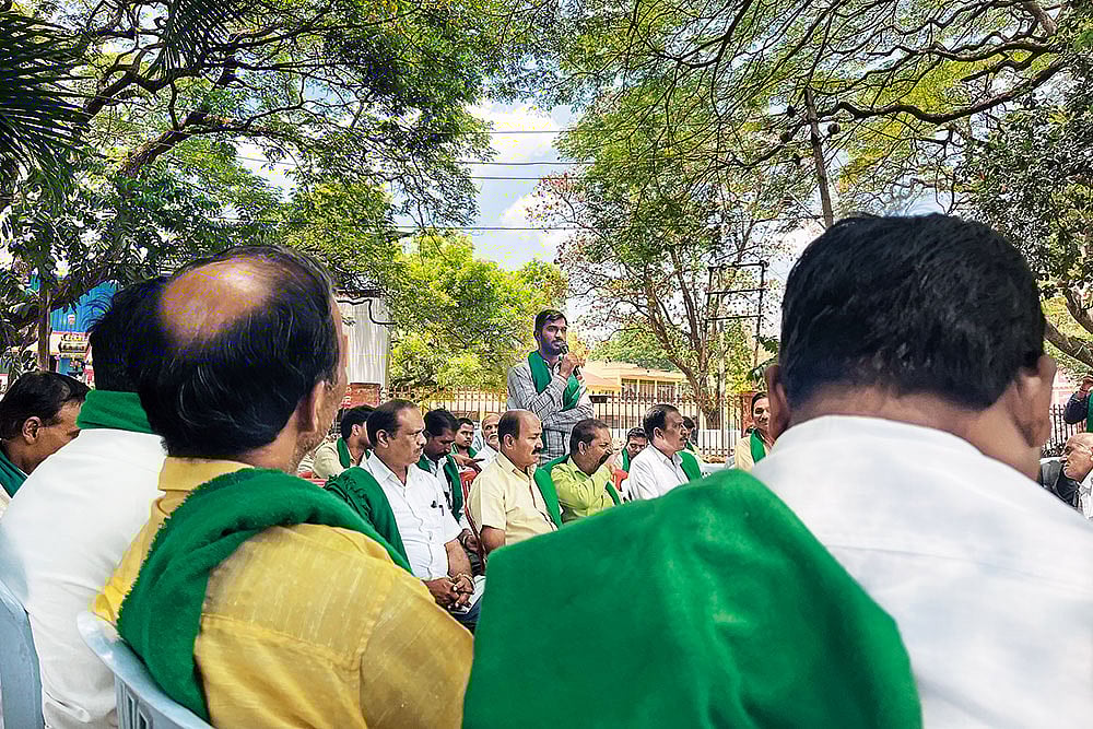 Photo: Anisha Reddy : Growing Anger: Farmers gather in Mysuru to discuss the ongoing water woes