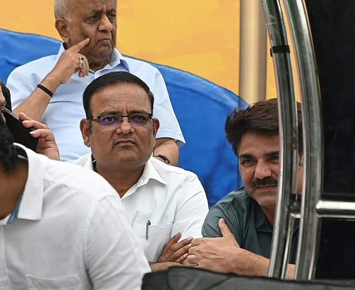 X/@RaajKumarAnand1
 : Delhi minister and AAP leader Raaj Kumar Anand resigns from cabinet and party post.

