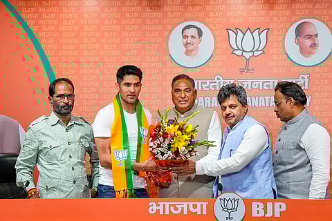 Vijender Singh joins BJP