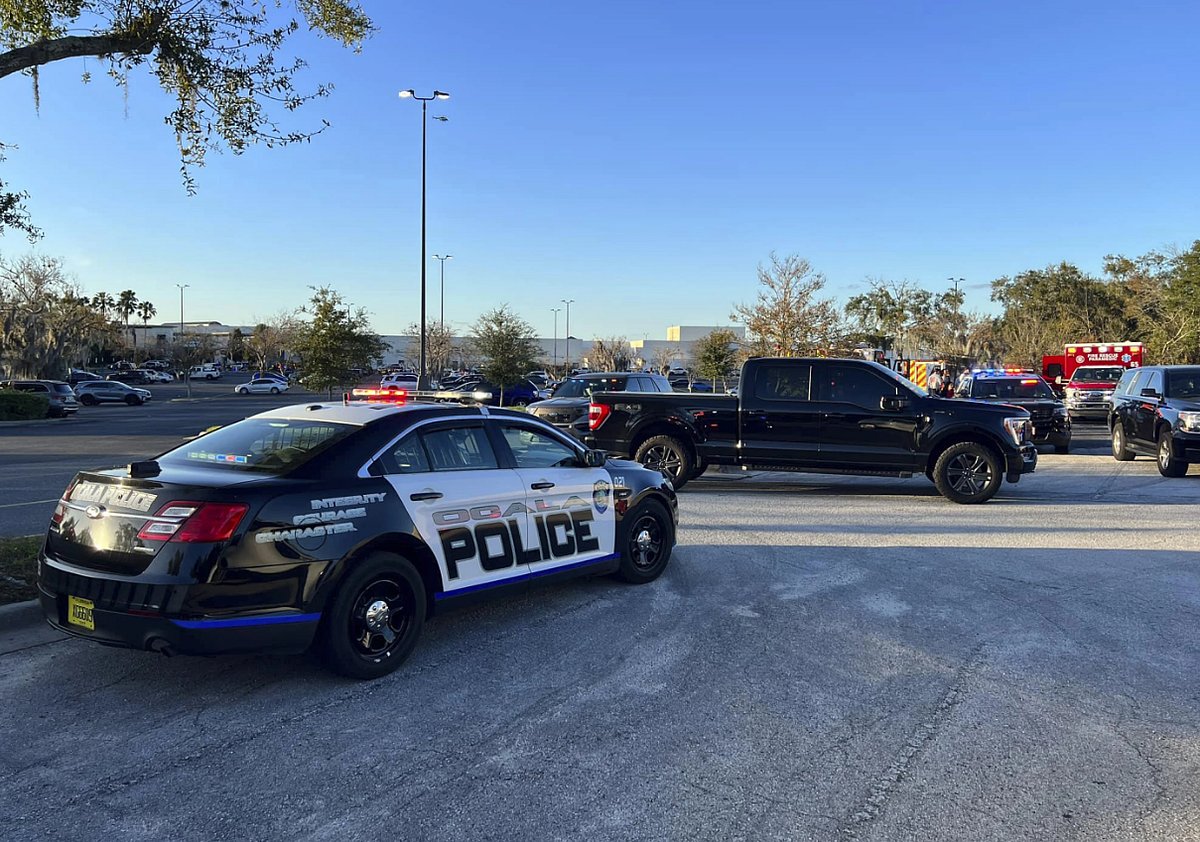 AP : Florida Mall Shooting