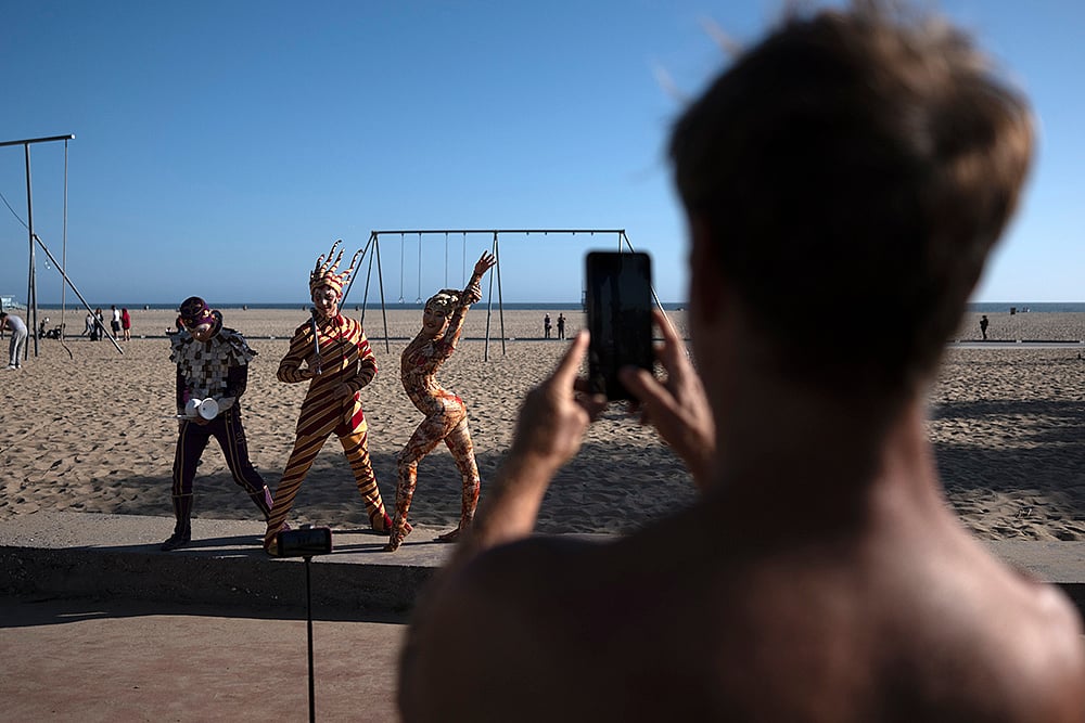 | Photo: AP/Richard Vogel : Cirque du Soleil Return