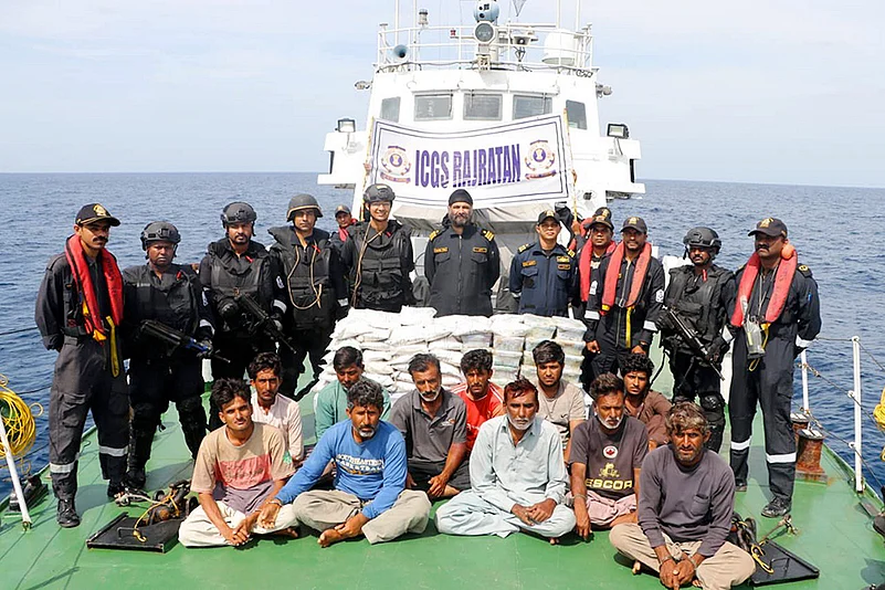 Coast Guard seized narcotics from Pak boat