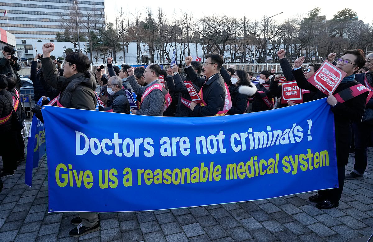 AP : South Korea Doctors’ Strike: Police Raid Office Of Incoming Head Of Doctors’ Association 