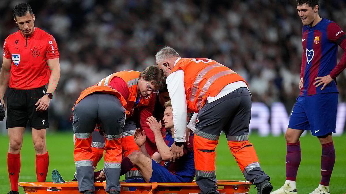 AP : Frenkie De Jong being carried off on a stretcher after his right leg got injured.