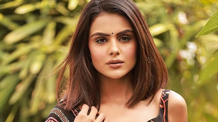 Instagram : Priyanka Chahar Choudhary