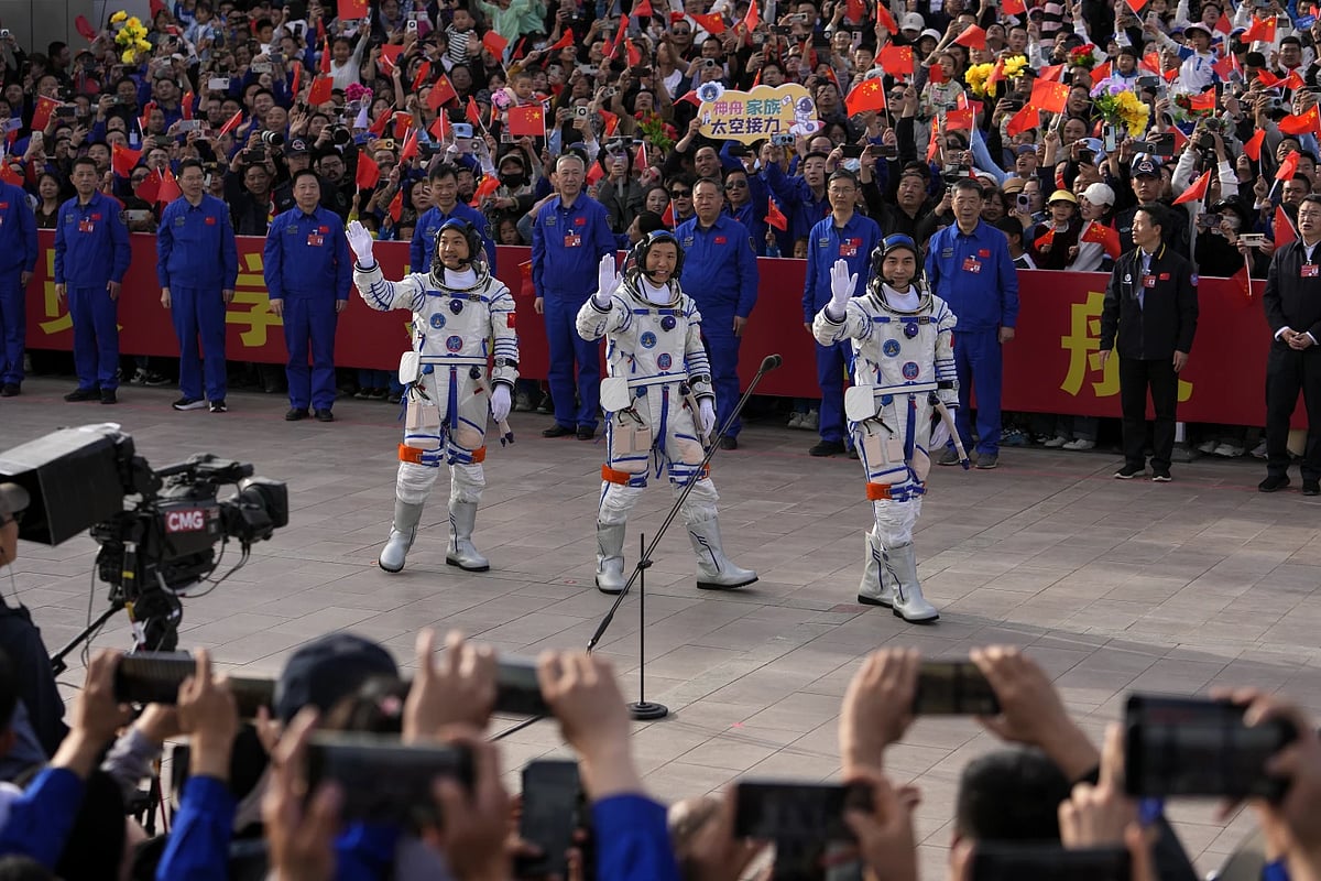 AP : Chinese astronauts for the Shenzhou-18 mission. 