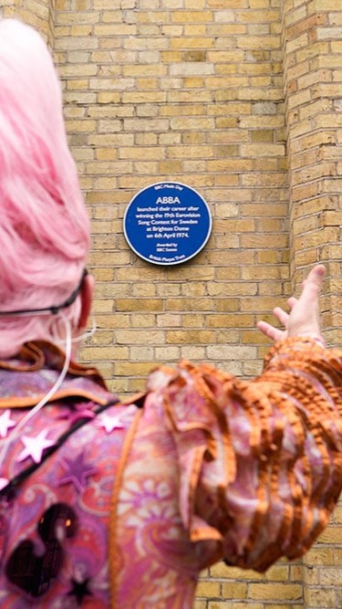 Fans Celebrate ABBA’s Win With ‘Waterloo’