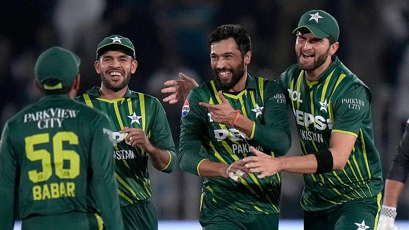 Mohammad Amir takes wicket, Pakistan vs New Zealand 2nd T20I, Rawalpindi, April 20, 2024, AP photo