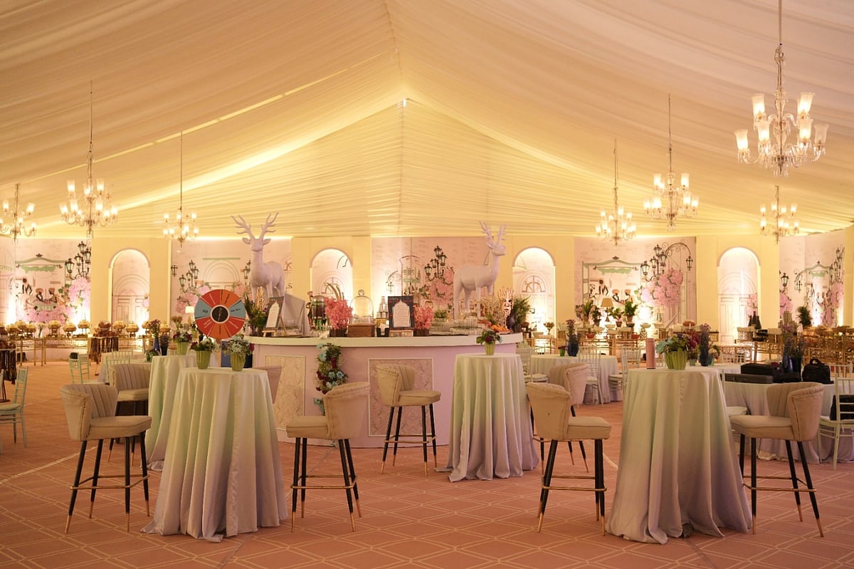 Paris Cafe themed Mehendi