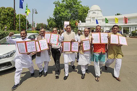 BJP protest outside Delhi Assembly