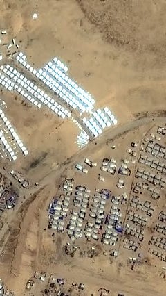 Ros of tents built near Rafah border |