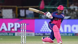 Photo: AP/Surjeet Yadav : Shimron Hetmyer