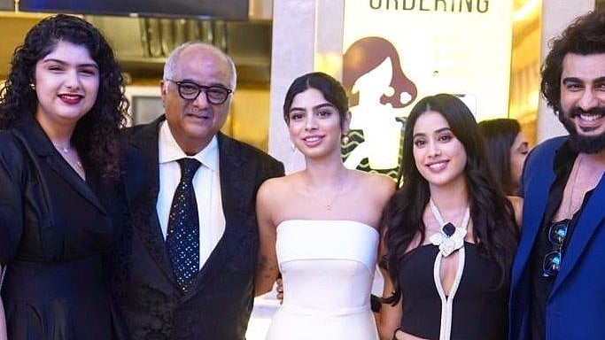Instagram : Boney Kapoor with his children