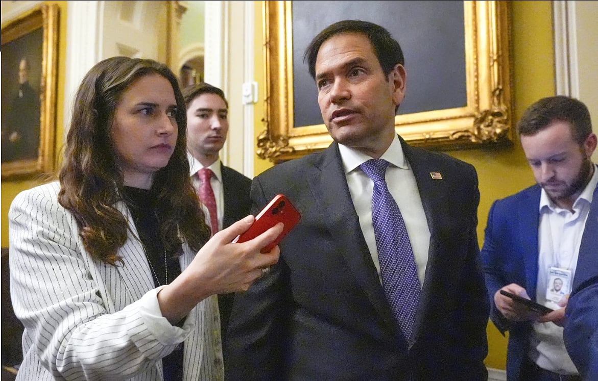 AP : Senate reauthorizes key US surveillance program