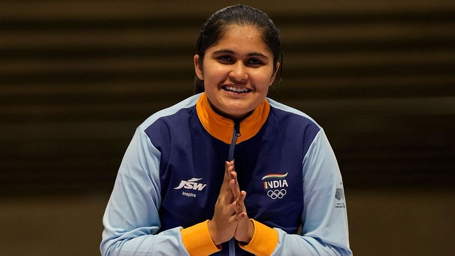 Asian Games Champion Palak Gulia wins Paris Olympics 2024 Quota in 10m Air Pistol event. - Photo: X/ @the_bridge_in