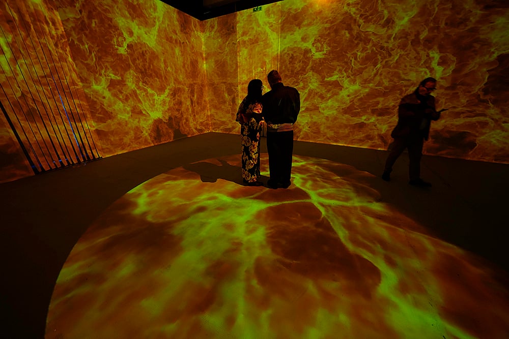 | Photo: AP/Luca Bruno : Ukiyoe Immersive Art exhibition