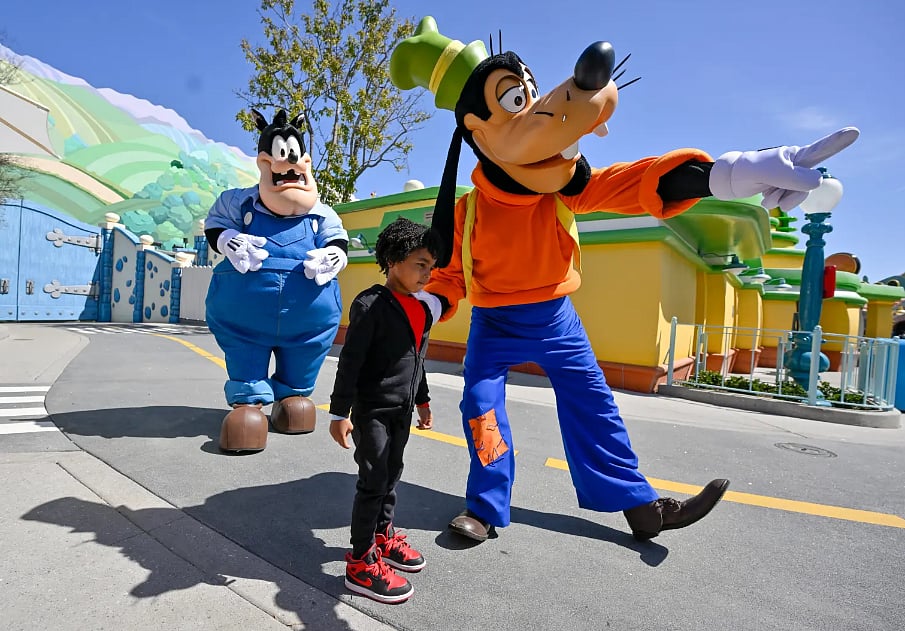 Disneyland Goofy - Getty Images