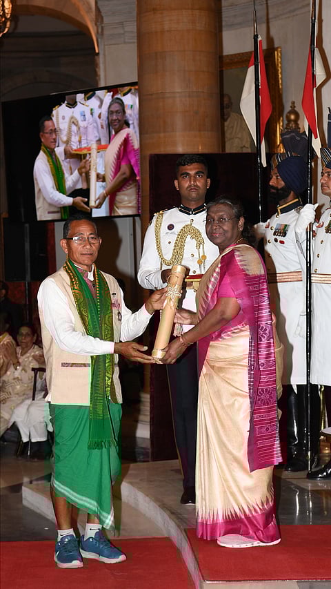 President Droupadi Murmu presented the Padma Shri in Agriculture to Sarbeswar Basumatary.