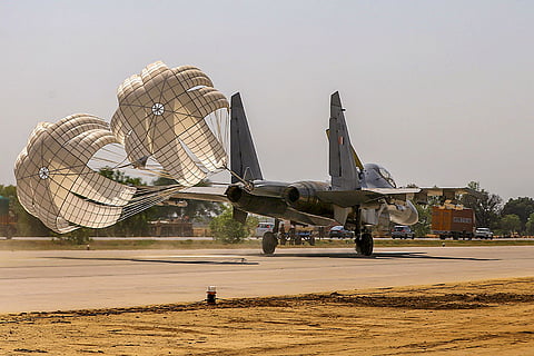 Sukhoi lands on Agra-Lucknow expressway