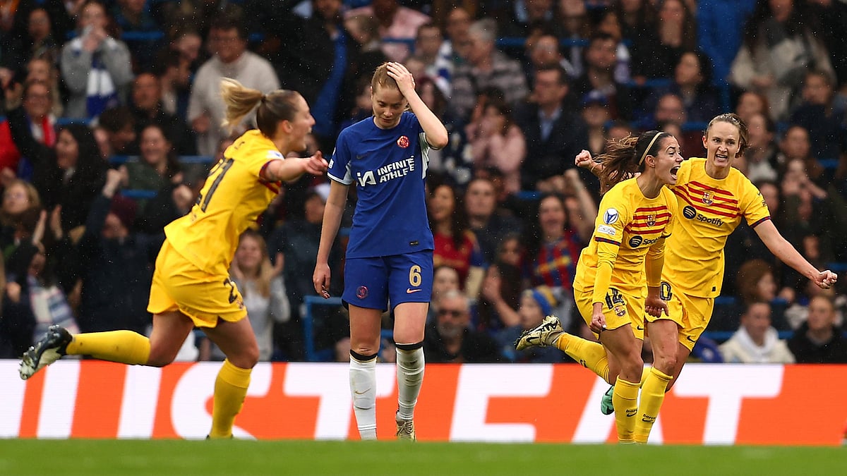 Barcelona's players celebrate Aitana Bonmati's goal against Chelsea.