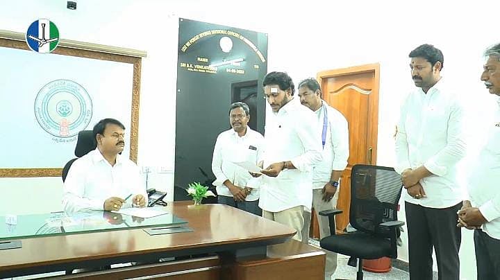 X/@YSRCParty : Jagan Mohan Reddy files nomination 