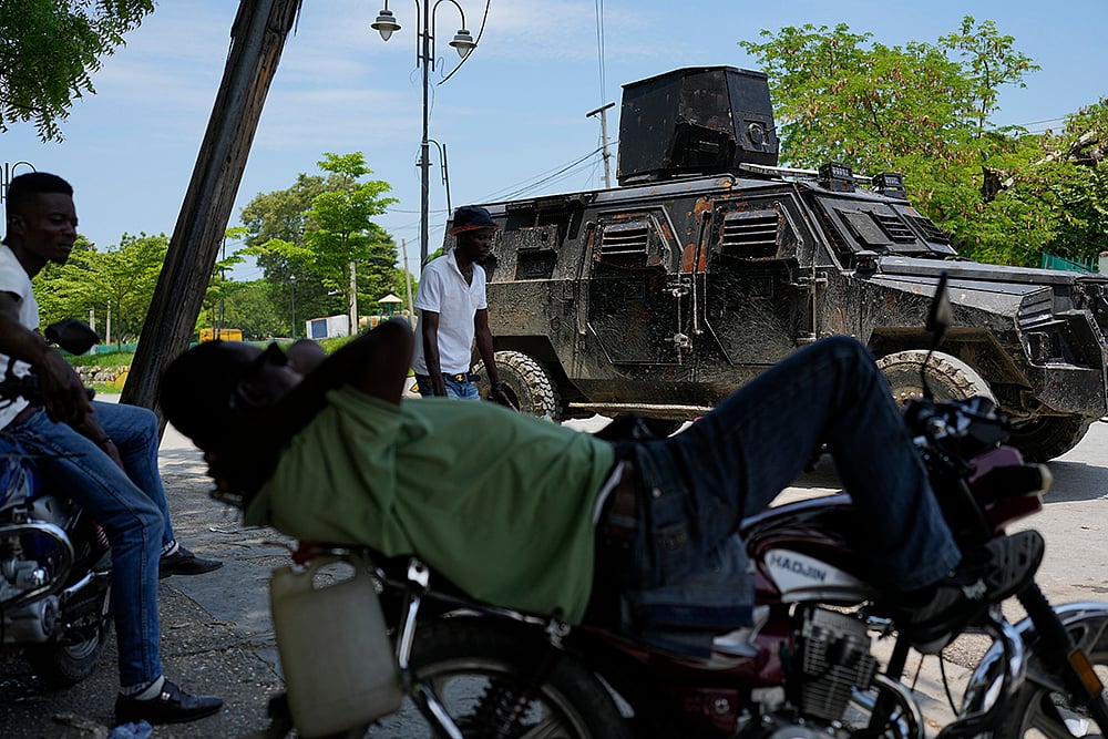 | Photo: AP/Ramon Espinosa : Haiti Security