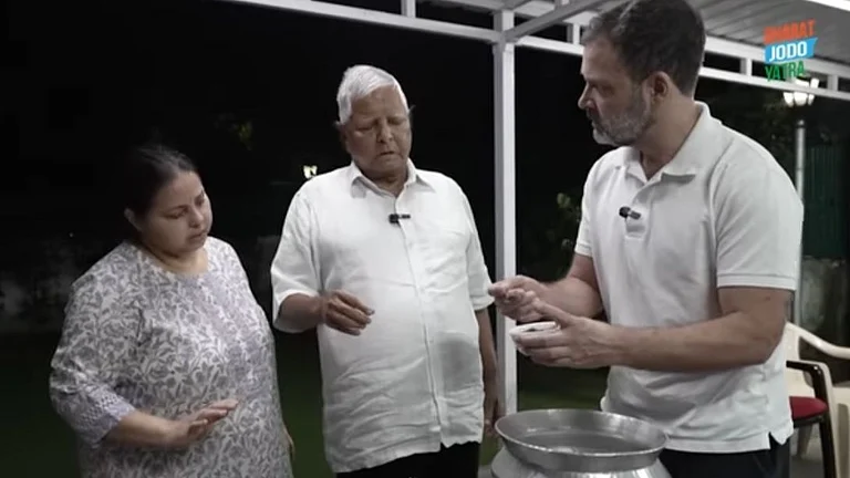 RJD leader Lalu Yadav and Congress leader Rahul Gandhi cooking | - Youtube Screengrab/Rahul Gandhi