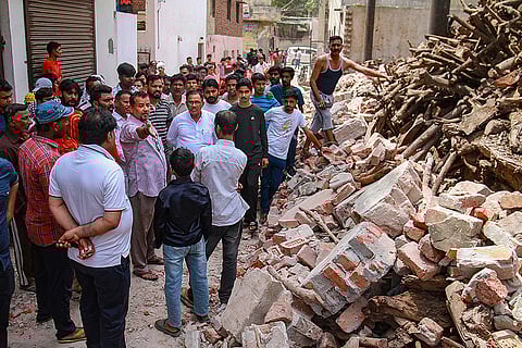 Cremation ground wall collapsed in Gurugram