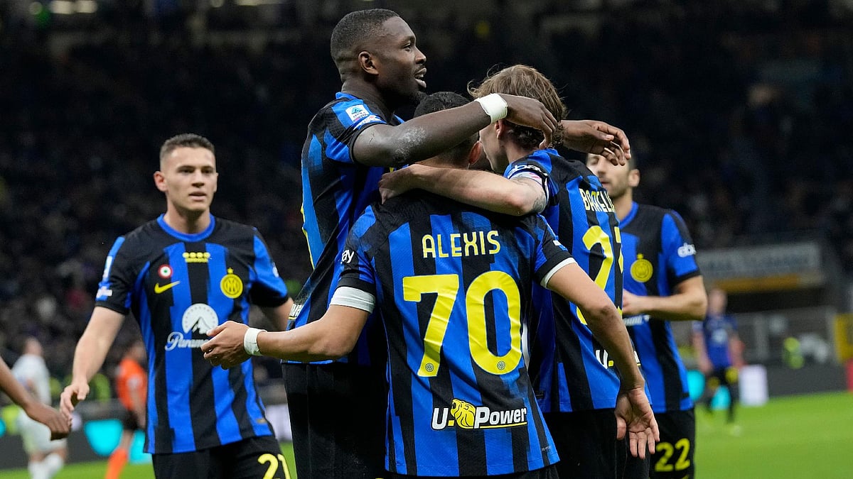 Antonio Calanni/AP : Inter Milan celebrate Alexis Sanchez’s goal.
