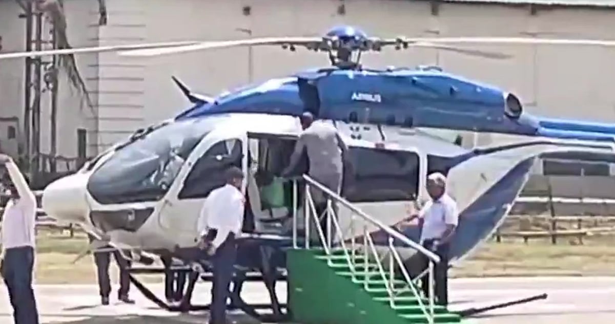 PTI : Mamata Banerjee falls down inside helicopter