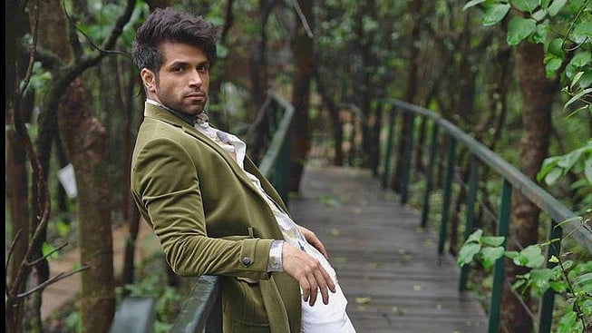Instagram : Rithvikk Dhanjani