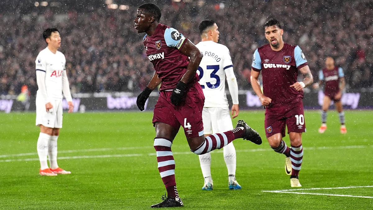 ohn Walton/PA : Kurt Zouma celebrates after scoring West Ham’s equaliser against Tottenham Hotspur in their English Premier League 2023-24 match.
