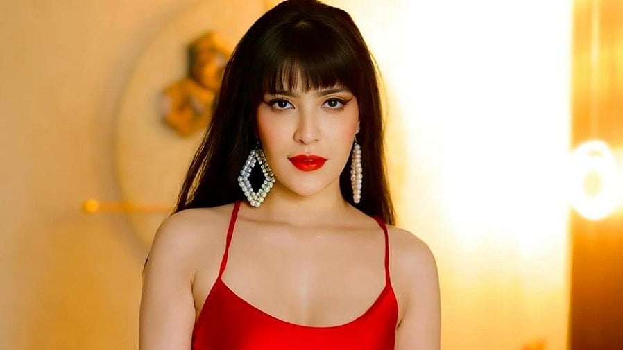 Instagram : Khanzaadi