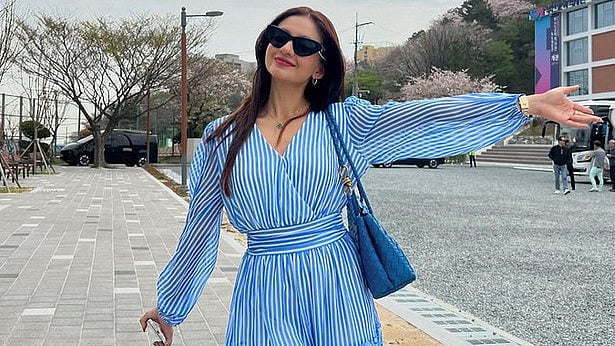 Anushka Sen Dons Hanbok In Busan: 'Living The K-drama Moments'