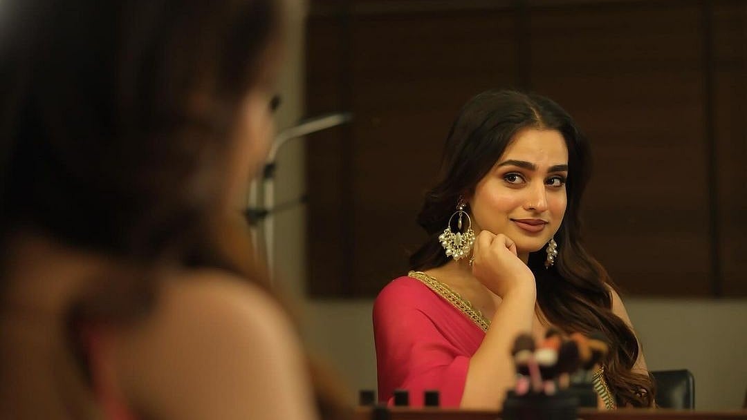 Instagram : Ayesha Khan