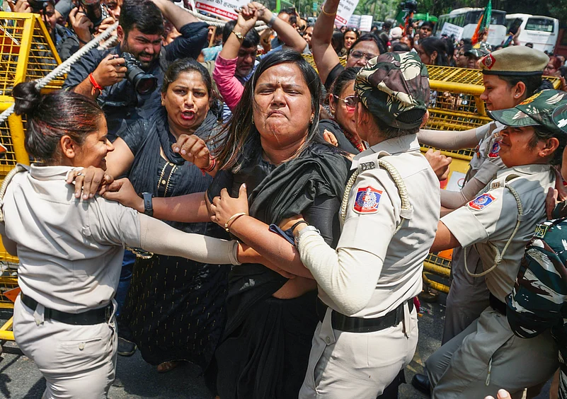 BJP supporters protest against Congress